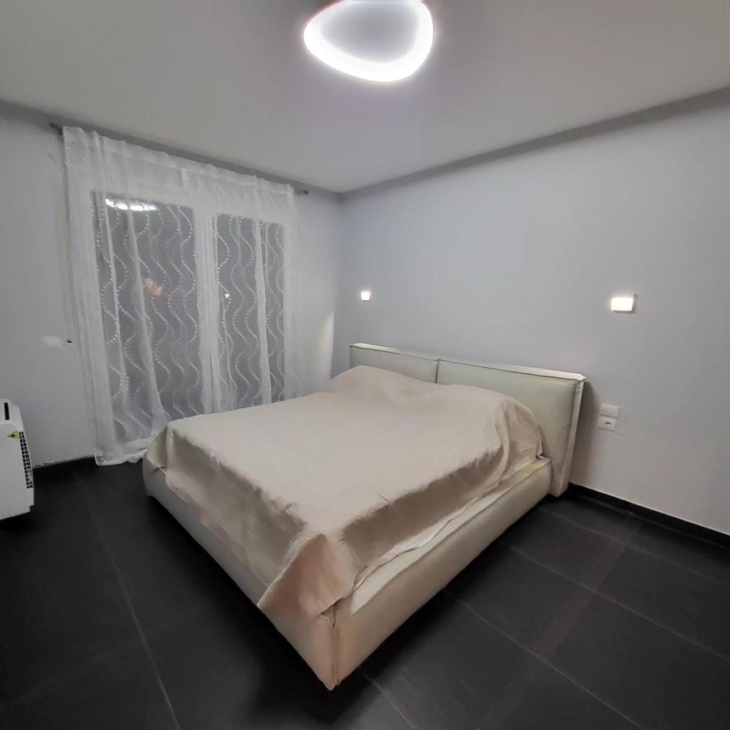 Peonia Valamar Villa Durres